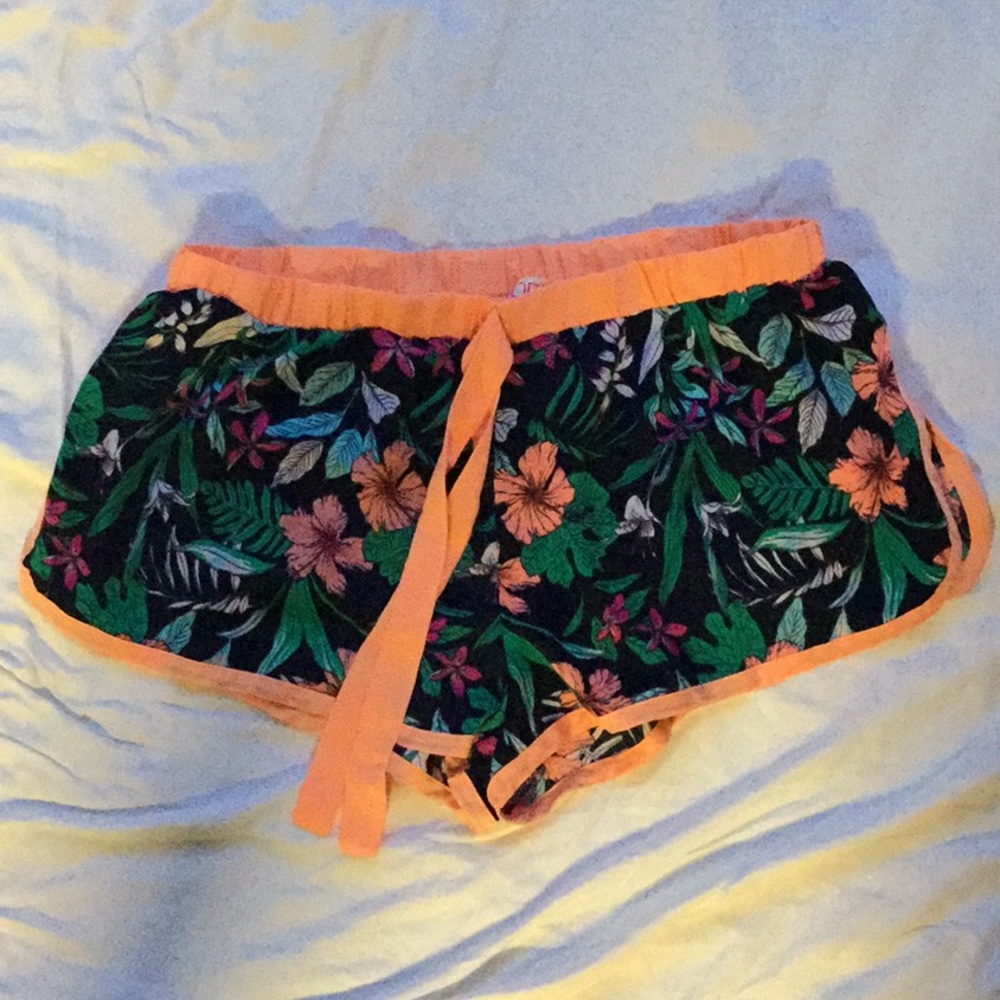 Floral tropical printed shorts size Medium